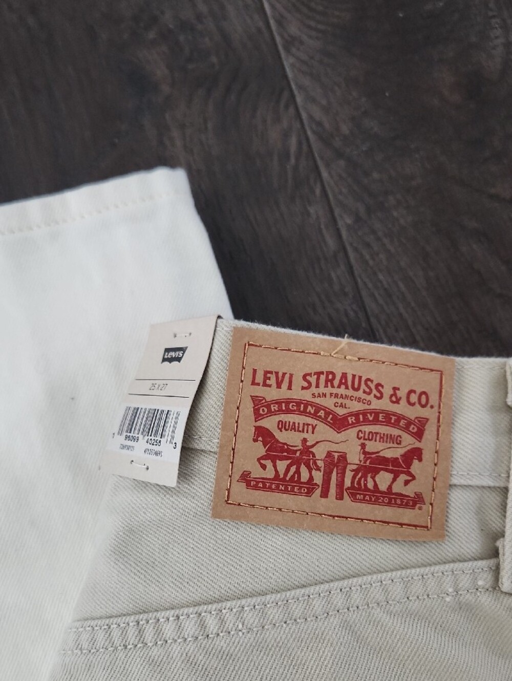Levi's Cream Ribcage Straight Ankle Jeans NWT 25 - Picture 6 of 7
